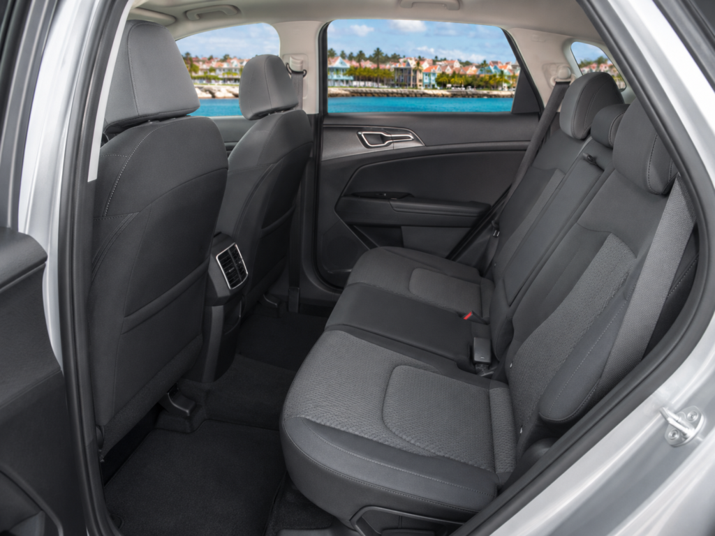 Rental vehicle photo 5
